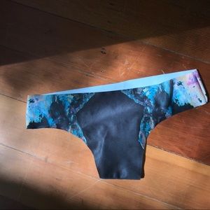 AMARA SWIM • Hotcakes in Paint it Black